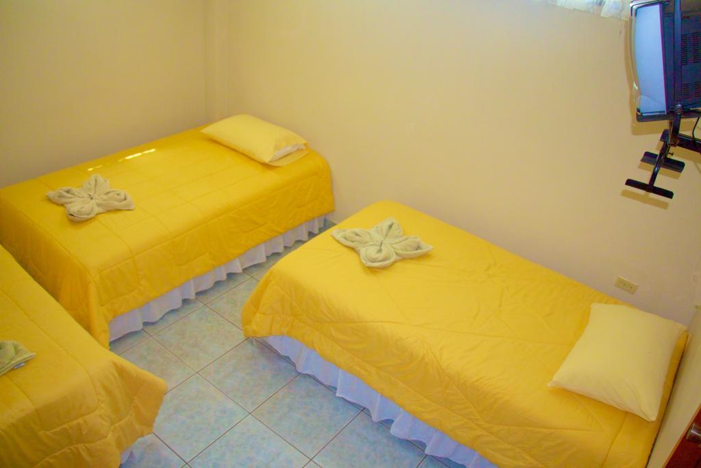 Hostal Nathaly Puerto Baquerizo Moreno Dış mekan fotoğraf