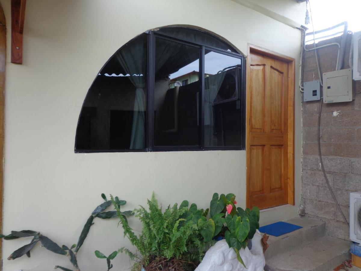 Hostal Nathaly Puerto Baquerizo Moreno Dış mekan fotoğraf