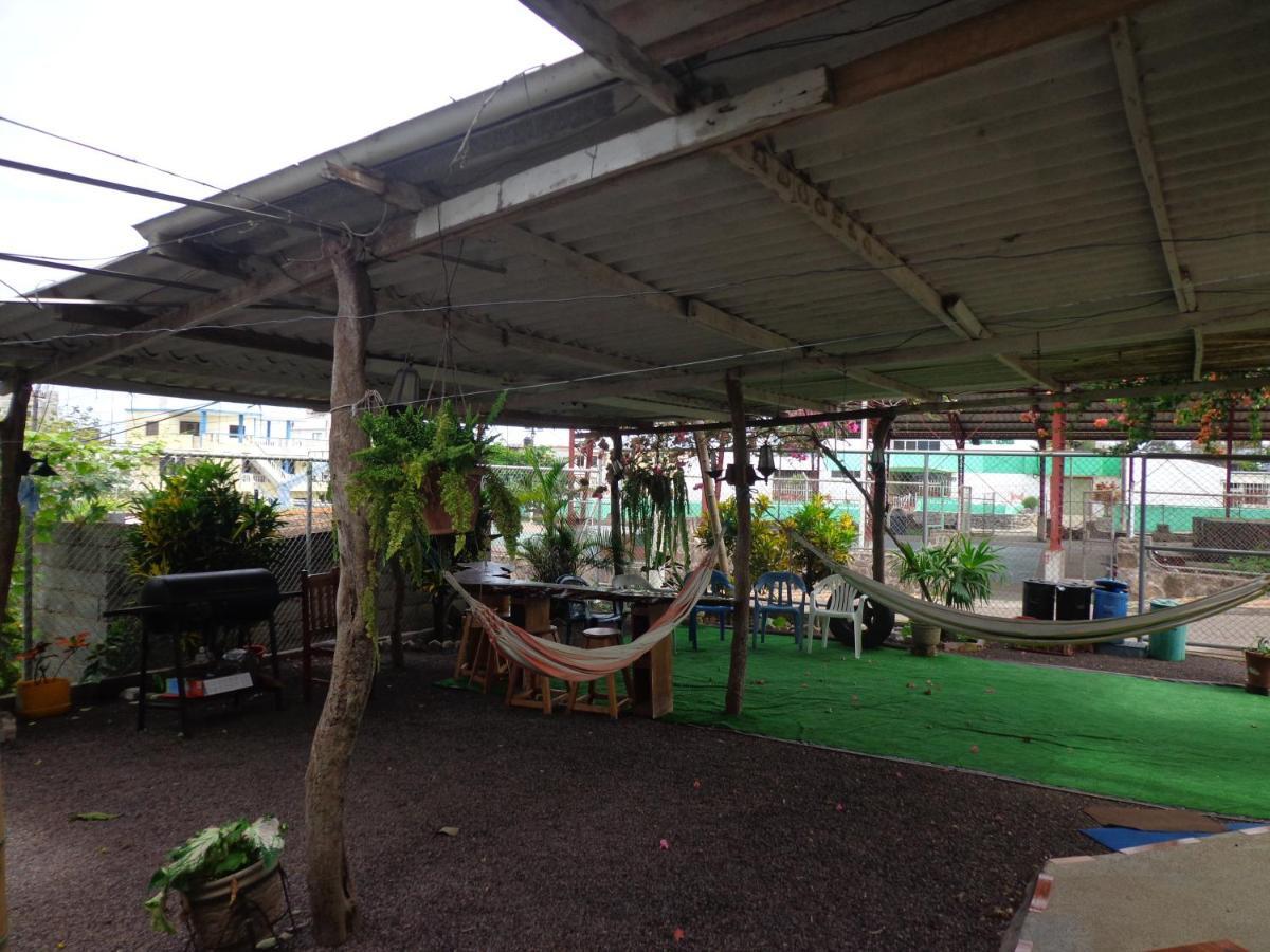 Hostal Nathaly Puerto Baquerizo Moreno Dış mekan fotoğraf