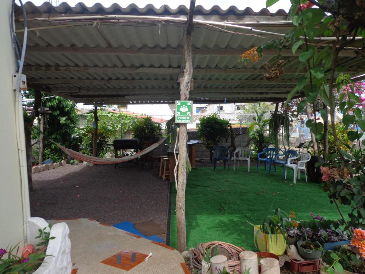 Hostal Nathaly Puerto Baquerizo Moreno Dış mekan fotoğraf