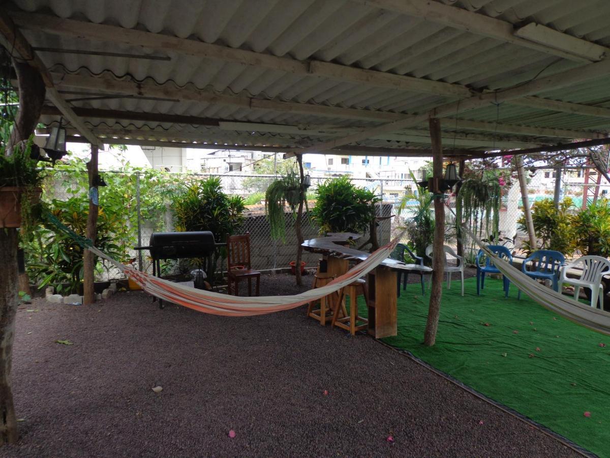 Hostal Nathaly Puerto Baquerizo Moreno Dış mekan fotoğraf
